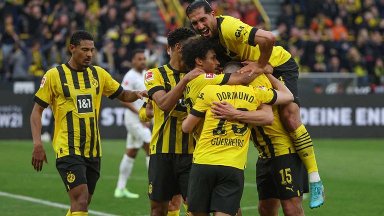 Borussia Dortmund steht nach dem 4:0-Sieg gegen Frankfurt an der Tabellenspitze. 