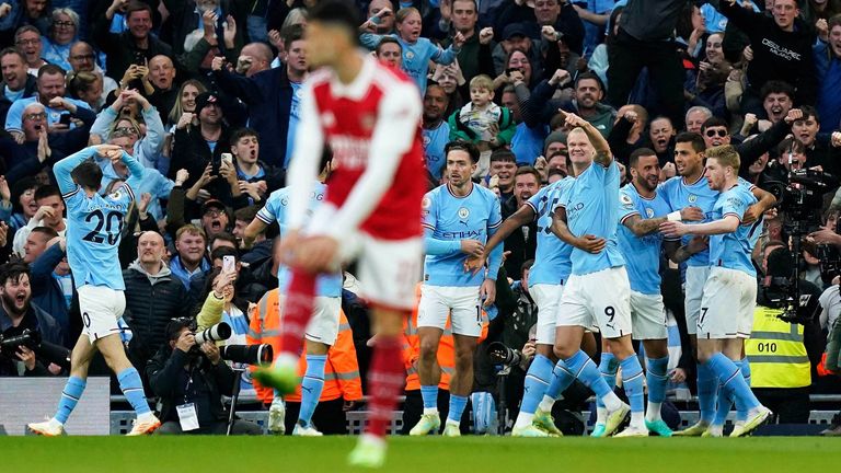 Keine Chance für Arsenal! Die Skyblues gewinnen das Top-Spiel deutlich.