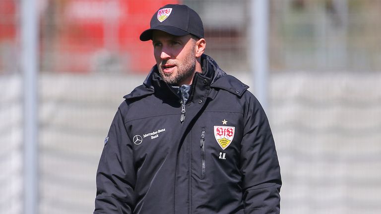 BAU//  04.04.2023 Stuttgart Fu..ball VfB Stuttgart Training mit Trainer Sebastian Hoene..