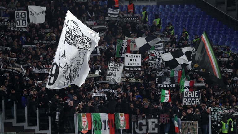 Juventus Turin ist nach rassistischen Beleidigungen gegen Romelu Lukaku mit einem Zuschauerteilausschluss belegt worden. 