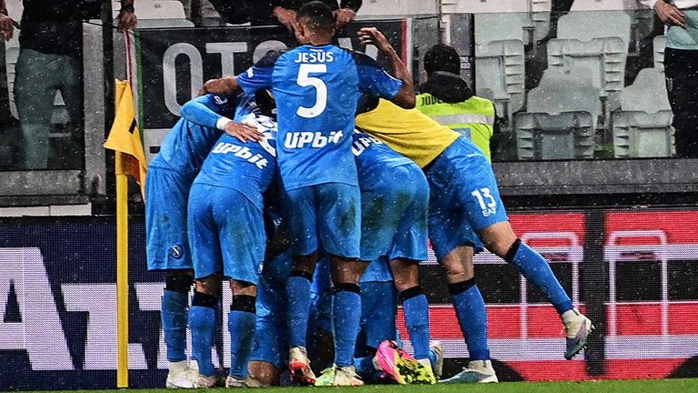 Sieg in der Nachspielzeit! Neapel bezwingt Juventus. 