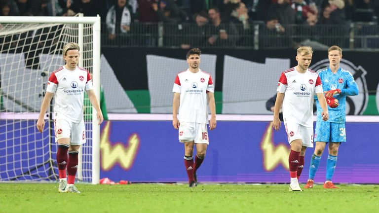 Der 1. FC Nürnberg befindet sich nach der klaren Niederlage in Hannover weiter tief im Abstiegskampf.