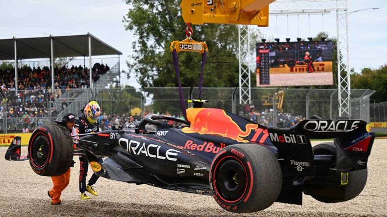 Sergio Perez (Red Bull) hat nach seinem Abflug in Q1 in Melbourne Kritik von Motorsportchef Helmut Marko einstecken müssen.