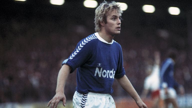 Jürgen Röber und seine Mitspieler waren 1977 in blauen Trikots für Werder Bremen unterwegs.