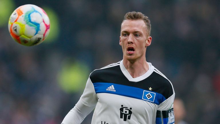 HSV-Kapitän Sebastian Schonlau will mit den Rothosen endlich zurück in die Bundesliga. 