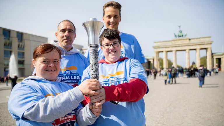 Die Fackel der Special Olympics enthält viele Anspielungen auf die Stadt Berlin.