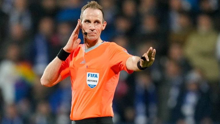 Steht im Blickpunkt: Schiedsrichter Sascha Stegemann.