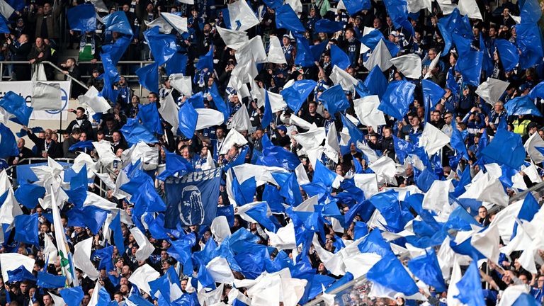Schalke-Wahnsinn in Hoffenheim! Zahlreich mitgereiste Fans sorgen für Heimspiel-Atmosphäre im Abstiegskampf. 