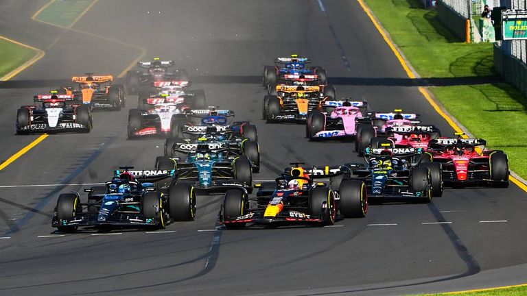 Formula 1 2023: Australian GP MELBOURNE GRAND PRIX CIRCUIT, AUSTRALIA - APRIL 02: Max Verstappen, Red Bull Racing RB19, leads George Russell, Mercedes F1 W14, Sir Lewis Hamilton, Mercedes F1 W14, Fernando Alonso, Aston Martin AMR23, Carlos Sainz, Ferrari SF-23, Charles Leclerc, Ferrari SF-23, and the rest of the field at the start during the Australian GP at Melbourne Grand Prix Circuit on Sunday April 02, 2023 in Melbourne, Australia. Photo by Mark Sutton / Sutton Images Images PUBLICATIONxINxGERxSUIxAUTxHUNxONLY GP2303_140324MS3_5713