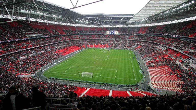 London (England): Das Wembley Stadium ist die Heimspielstätte der englischen Nationalmannschaft. Kapazität: 90.000.