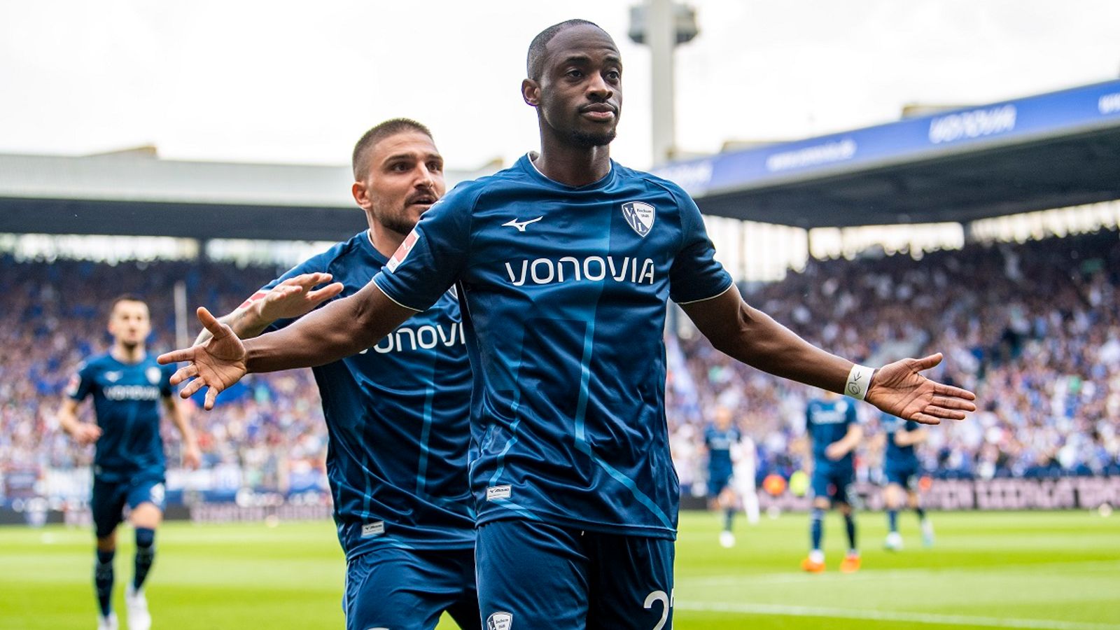 Bundesliga Bochum schlägt Augsburg und verlässt direkte Abstiegsplätze