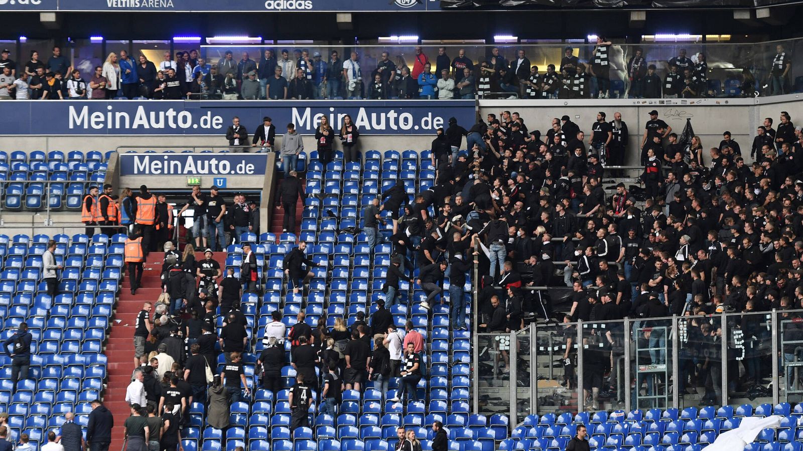 Bundesliga Eintracht Frankfurt verurteilt Vorfälle auf Schalke Fußball News Sky Sport