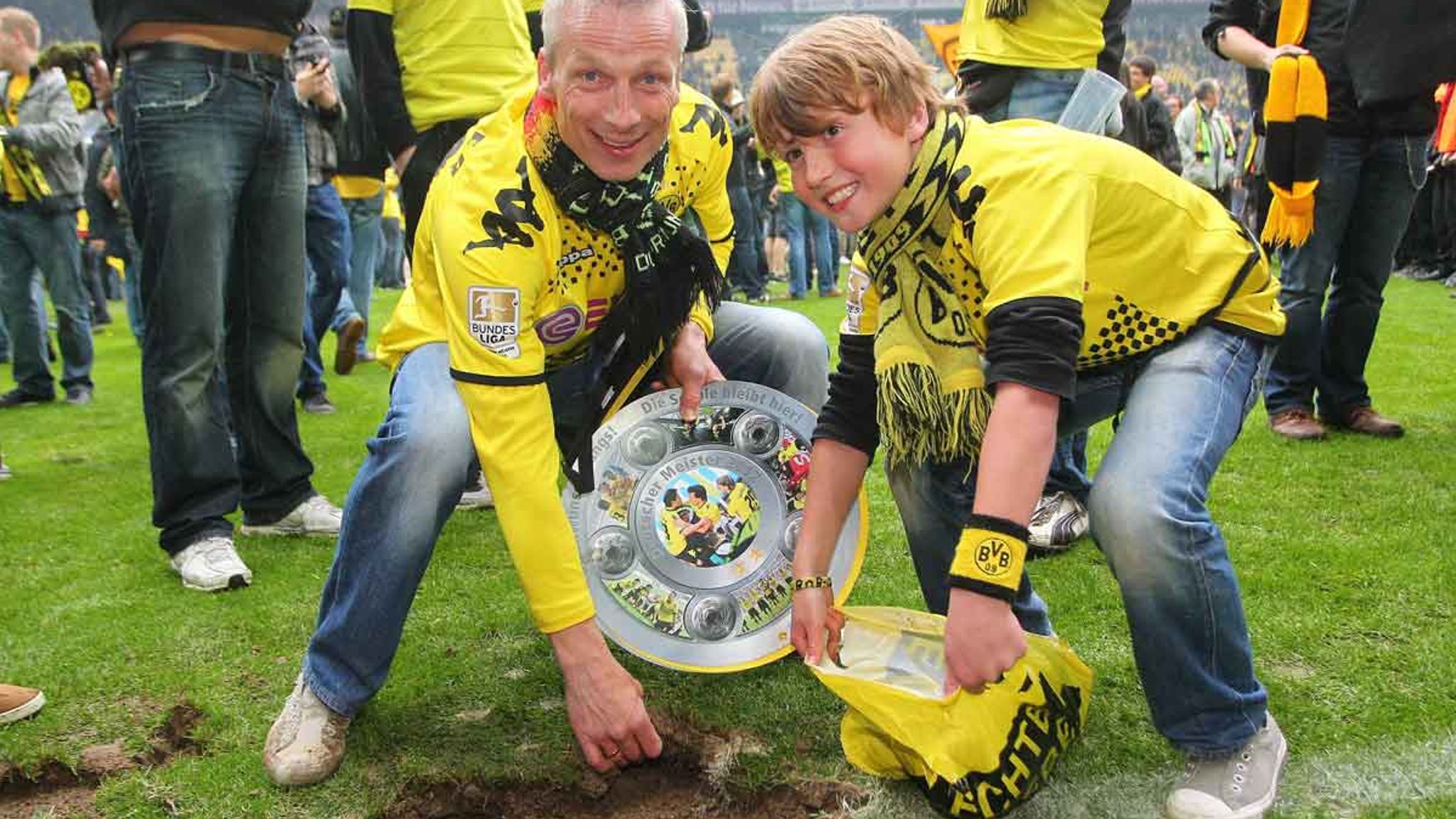 Borussia Dortmund So lief die BVBMeisterfeier 2012 Fußball News