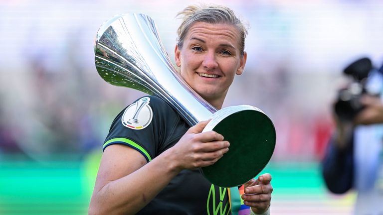 Alexandra Popp holt mir ihrem VfL Wolfsburg erneut den DFB-Pokal.