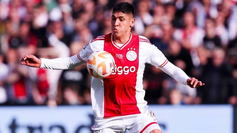 Edson Alvarez hat bei Ajax noch einen Vertrag bis 2025.