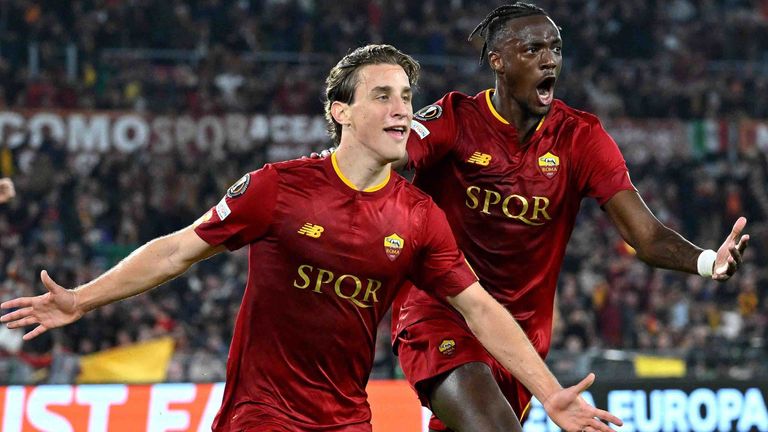 May 11, 2023, ROME: AS Roma s Edoardo Bove L celebrates with his teammates after scoring the 1-0 goal during the UEFA Europa League semi-final first leg soccer match between AS Roma and Bayer Leverkusen at Olimpico stadium in Rome, Italy, 11 May 2023. ANSA/ETTORE FERRARI Europa League - Roma vs Bayer Leverkusen PUBLICATIONxINxGERxSUIxAUTxONLY - ZUMAa110 20230511_zaf_a110_160 Copyright: xEttorexFerrarix