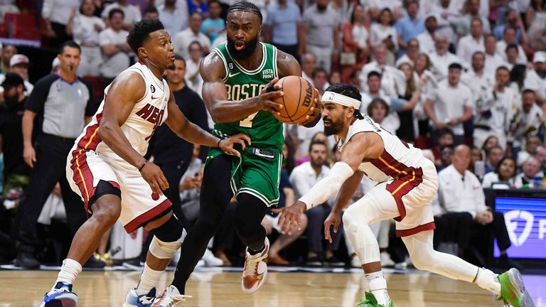 Bostons Forward Jaylen Brown und seine Celtics erzwingen ein Entscheidungsspiel gegen Miami.