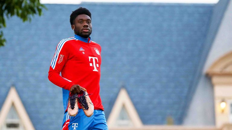 Alphonso Davies ist zurück im Lauftraining beim FC Bayern.