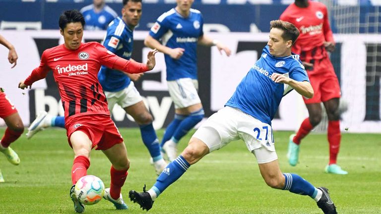 Frankfurts Daichi Kamada (l.) trifft auf Schalke.