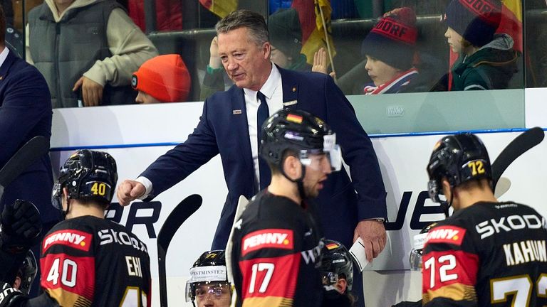 Eishockey-Bundestrainer Harold Kreis ist mit einem halb erneuerten Kader in die letzte WM-Vorbereitungswoche gestartet.