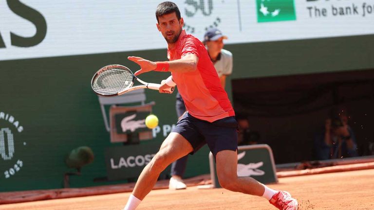 Novak Djokovic steht in Runde zwei bei den French Open.