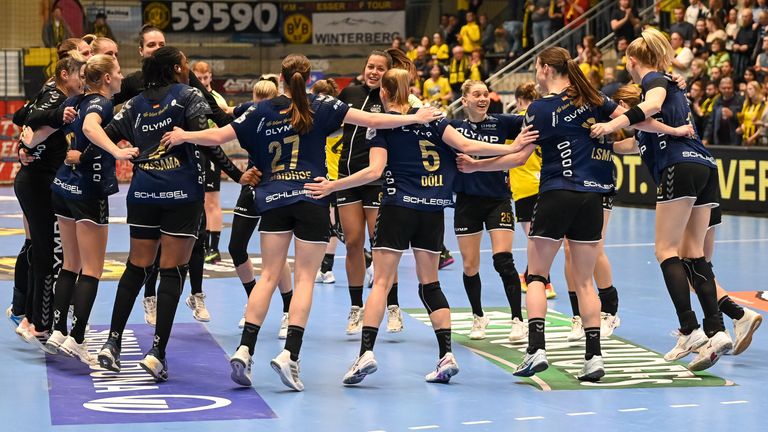Die Handballerinnen der SG BBM Bietigheim gewinnen bereits vorzeitig den vierten Meistertitel in ihrer Vereinsgeschichte.