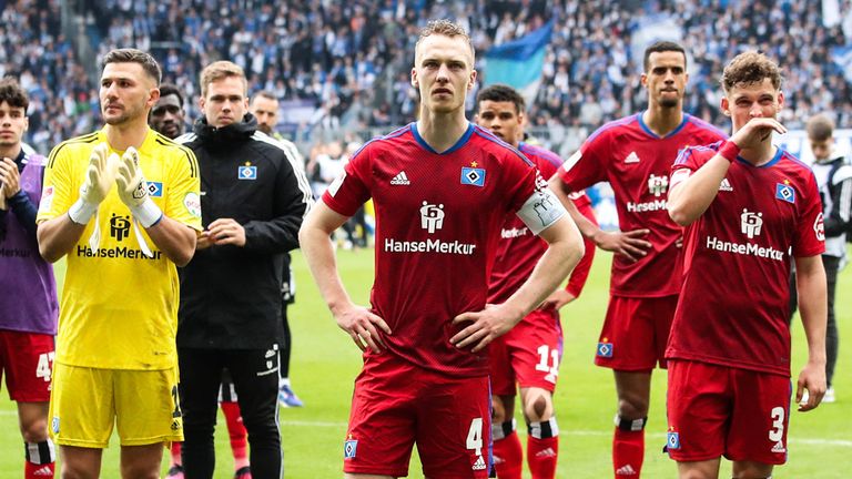 Der Hamburger SV muss nach der Niederlage in Magdeburg langsam auch um den Relegationsrang zittern.
