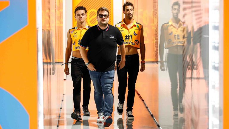 James Corden, portrait NORRIS Lando (gbr), McLaren F1 Team MCL36, portrait RICCIARDO Daniel (aus), McLaren F1 Team MCL36, portrait during the Formula 1 Crypto.com Miami Grand Prix 2022, 5th round of the 2022 FIA Formula One World Championship, on the Miami International Autodrome, from May 6 to 8, 2022 in Miami Gardens, Florida, United States of America - Photo Xavi Bonilla / DPPI