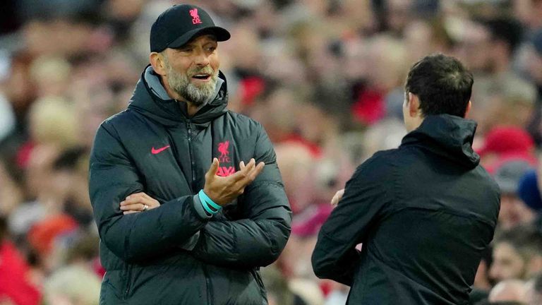 Jürgen Klopp votiert für die Möglichkeit eines Einspruchs durch den Trainer bei kritischen Schiedsrichter-Entscheidungen.