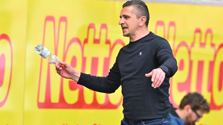 Mersad Selimbegovic ist nicht mehr Trainer von Jahn Regensburg.