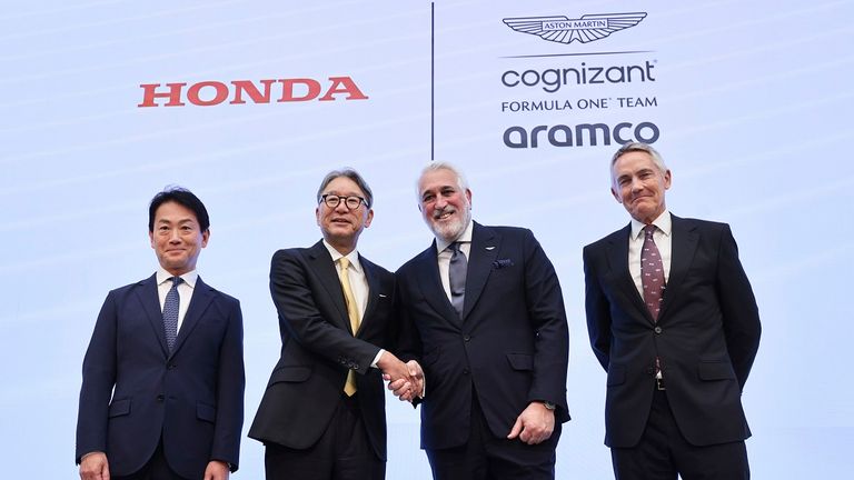 Partnerschaft besiegelt: Honda-Boss Toshihiro Mibe und Aston Martins Vorstandsvorsitzender und Teameigentümer Lawrence Stroll haben in Tokio ihre neue Zusammenarbeit in der Formel 1 bekanntgegeben.