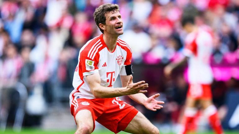 Thomas Müller entschuldigt sich bei den Bayern-Fans für die Leistung gegen Leipzig.