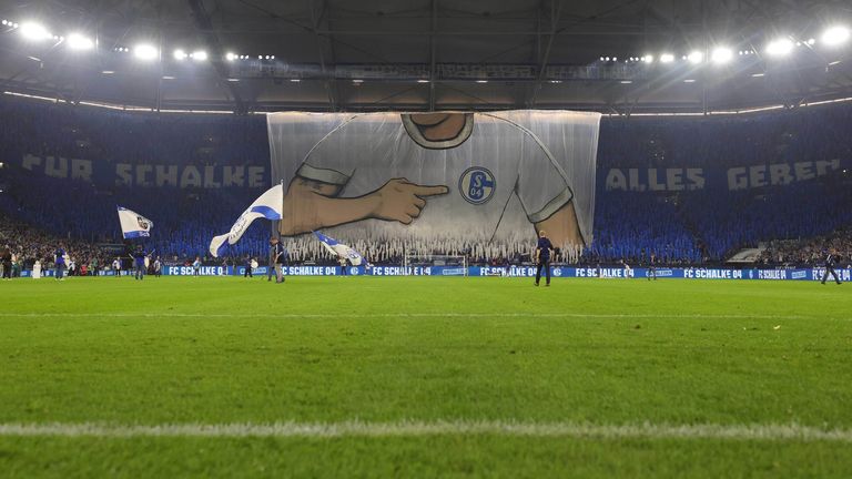 Besondere Fanaktion! Schalke plant für das Spiel gegen die Eintracht eine Choreographie über das gesamte Stadion.
