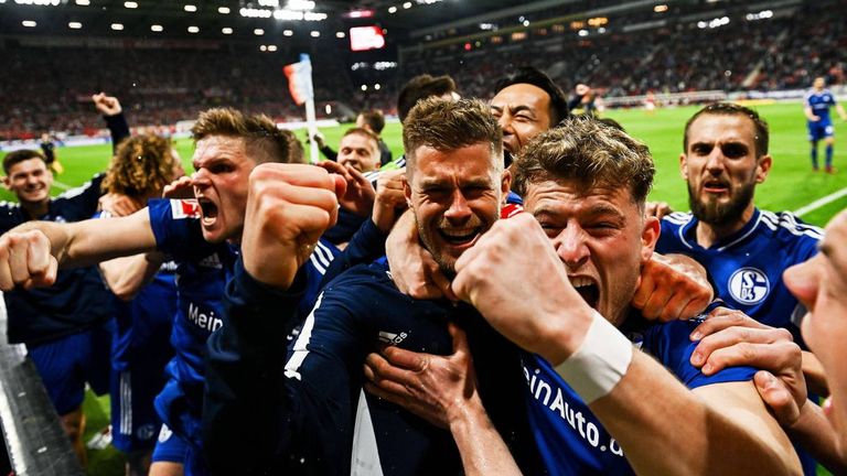 Schalke feiert einen hoch emotionalen Last-Minute-Sieg in Mainz.