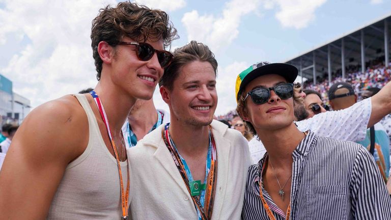 F1 - FORMULA 1 CRYPTO.COM MIAMI GRAND PRIX 2022, 08/05/2022 Miami International Autodrome, Miami, United States on 8 May 2022 Celebrities on the grid, Shawn Mendes and Kygo, during the F1 - FORMULA 1 CRYPTO.COM MIAMI GRAND PRIX 2022, Eleanor Hoad Editorial Use Only PUBLICATIONxNOTxINxUK Copyright: xEleanorxHoadx ESM-0464-0192
