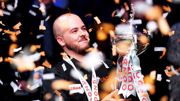 Luca Brecel will seinen Triumph bei der Snooker-WM nun erst mal richtig auskosten.