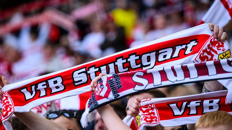 Die Fans des VfB Stuttgart rufen zu einheitlicher Kleidung auf.