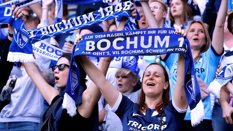 FANS Team VfL Bochum Bundesliga DFL Saison 2022 - 2023 BL Spiel VfL Bochum - FC Augsburg 3 : 2 am 13. 05. 2023 in Bochum DFL REGULATIONS PROHIBIT ANY USE OF PHOTOGRAPHS as IMAGE SEQUENCES and/or QUASI-VIDEO