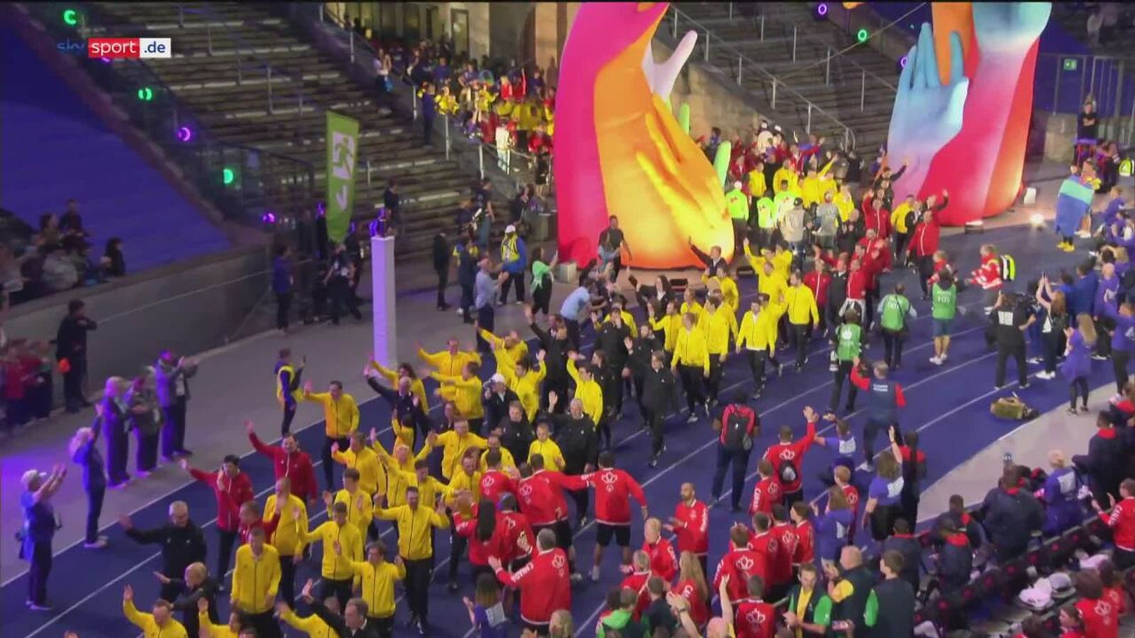 Special Olympics Deutschland läuft bei der Eröffnungsfeier ein Mehr