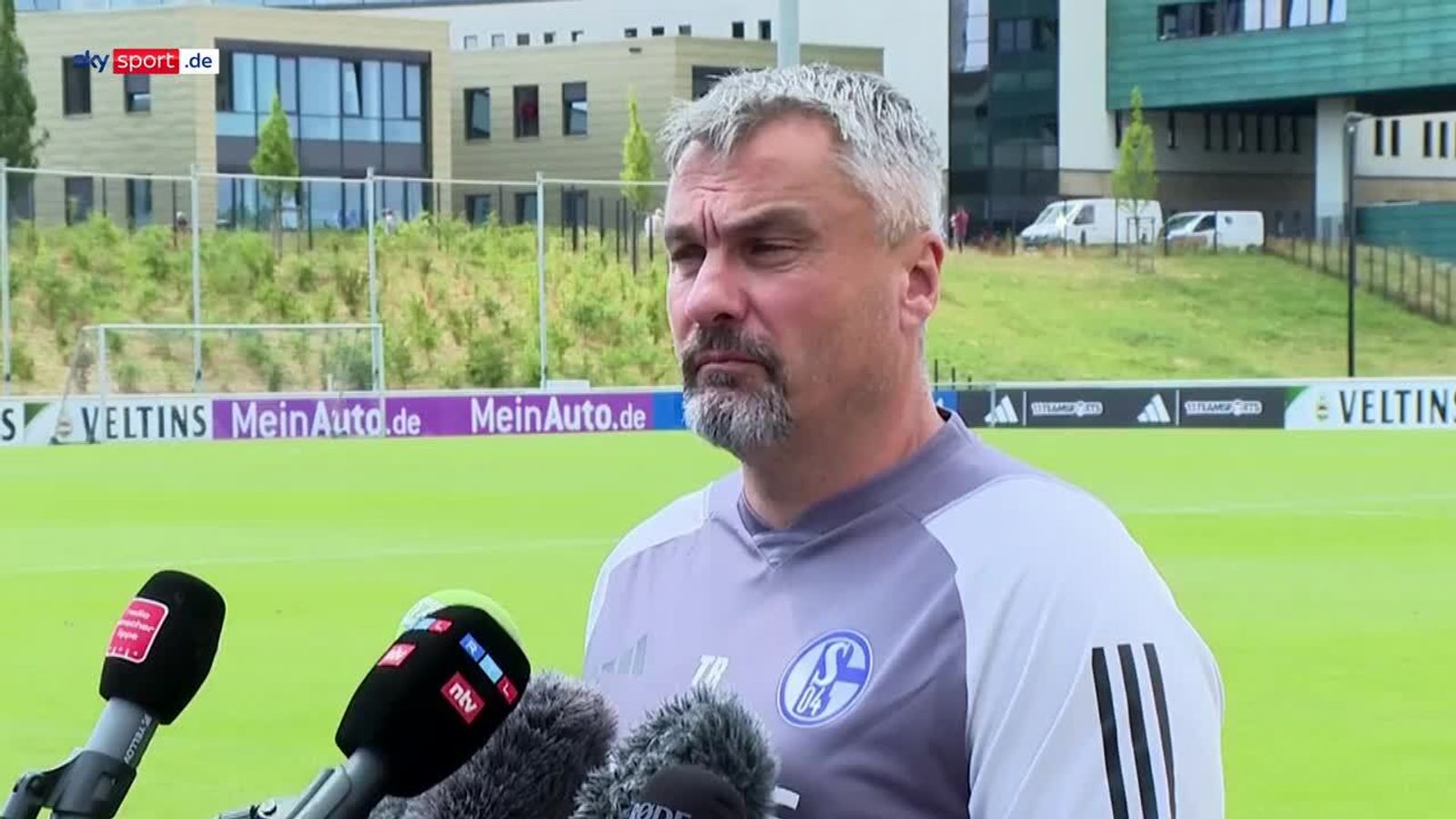 2. Bundesliga: Schalke 04 will direkten Wiederaufstieg - Reis mit Druck ...