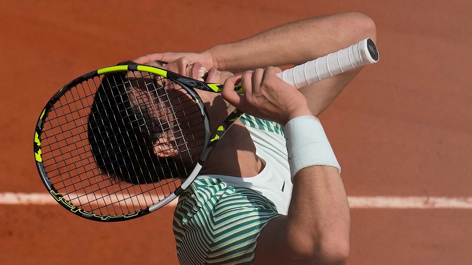 French Open Angeschlagener Alcaraz verliert Halbfinale gegen Djokovic Tennis News Sky Sport