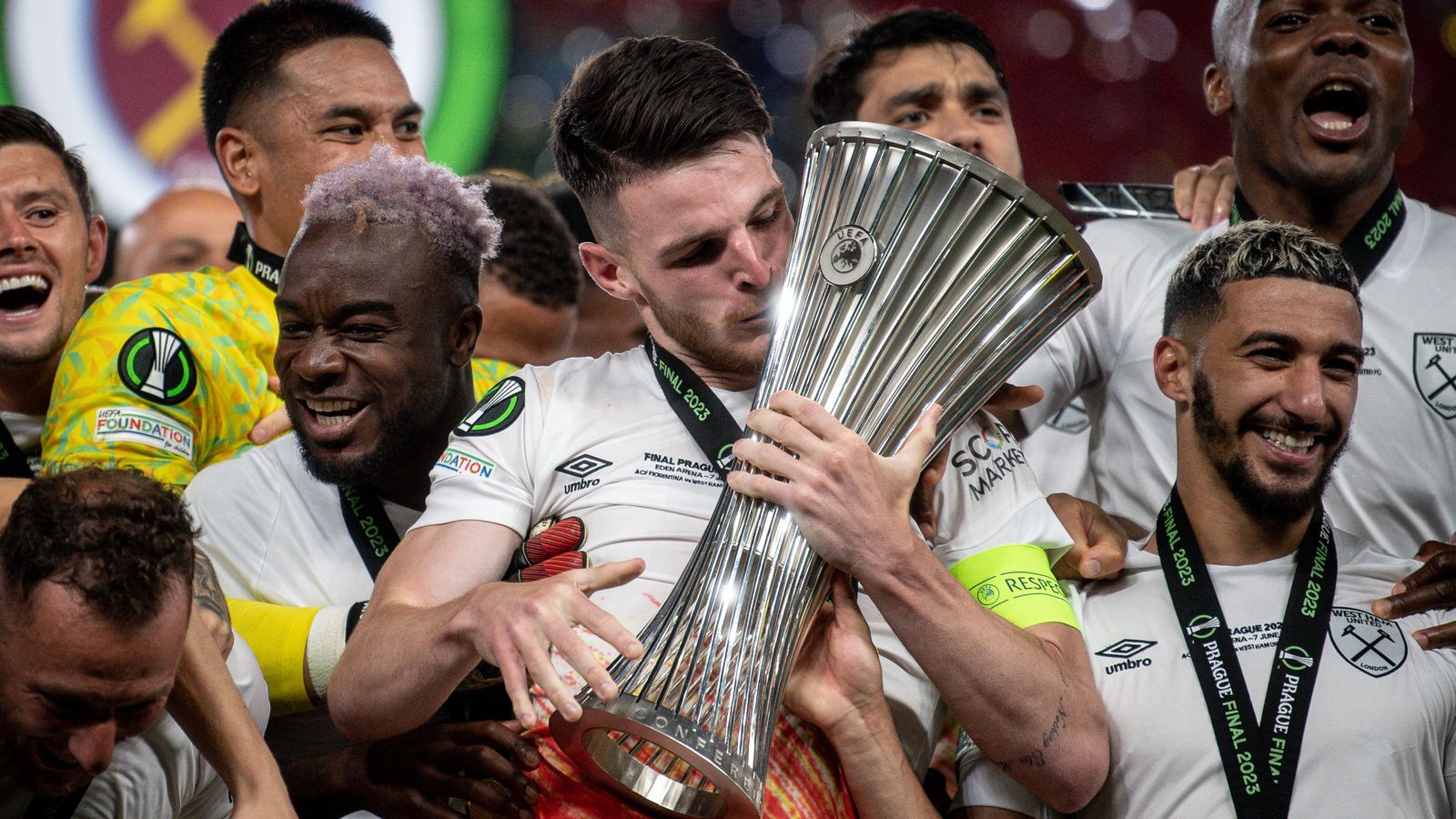 FC Bayern Transfer News: Declan Rice spricht über Zukunft | Fußball ...