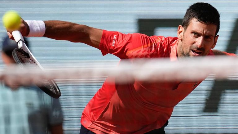 Novak Djokovic steht bei den French Open im Achtelfinale.