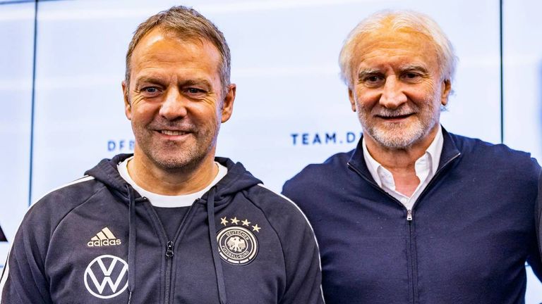 Rudi Völler stärkt Hansi Flick öffentlich den Rücken.