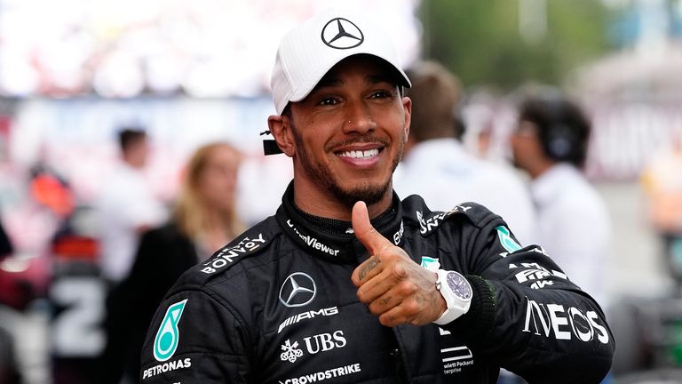 Hamilton steht einer Zukunft bei Mercedes positiv gegenüber und freute sich über sein Resultat in Barcelona.