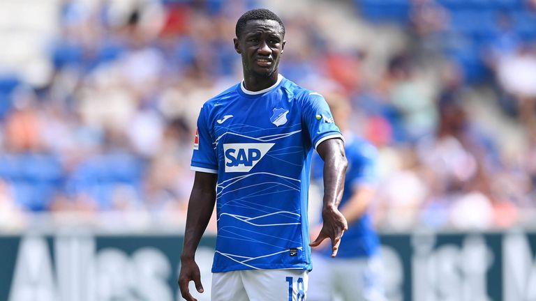 TSG 1899 HOFFENHEIM: Diadie Samassekou, für 14 Millionen Euro von RB Salzburg in der Saison 2019/20 gekommen. 86 Pflichtspiele bestritt er bislang für die TSG, in der abgelaufenen Saison an Piräus ausgeliehen, Ende des Monats kehrt er zurück.