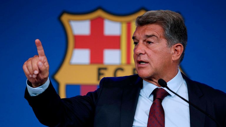 Barca-Präsident Laporta hat sich zu Messis Wechsel in die USA geäußert.