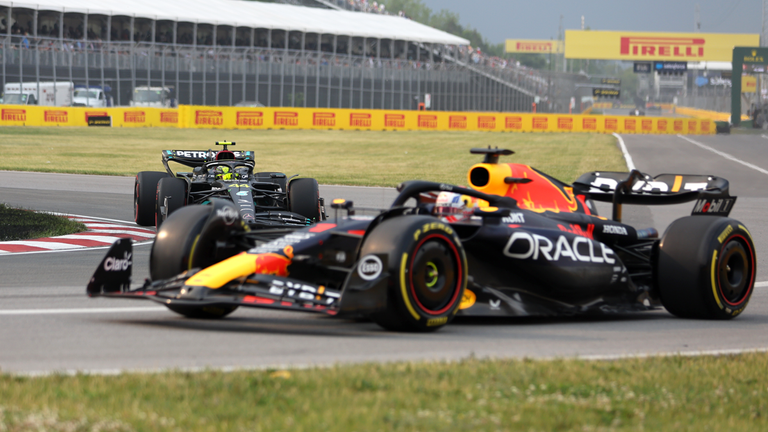 Lewis Hamilton fährt in Kanada hinter Max Verstappen her.