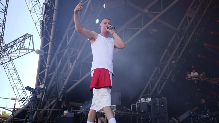 Der Rapper Aitch ist auf dem Glastonbury Festival aufgetreten. 