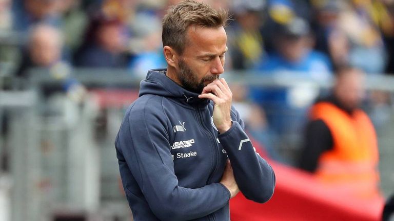 Trotz Klassenerhalt: Eintracht Braunschweig trennt sich von Cheftrainer Michael Schiele.